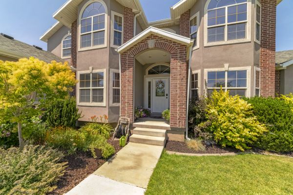 Cost of Transom Window Replacement in Edison