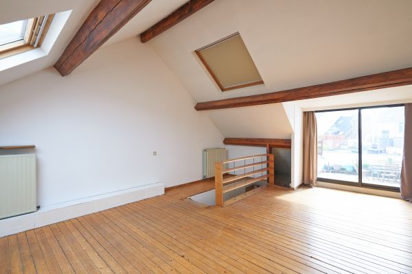 Cost of Attic Window Installation in Edison